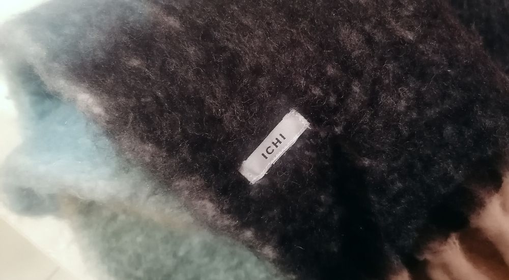 piękny puchaty miękki lekki duży szal ICHI z frędzlami 190x36lami