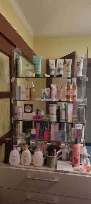 Gablotka na kosmetyki