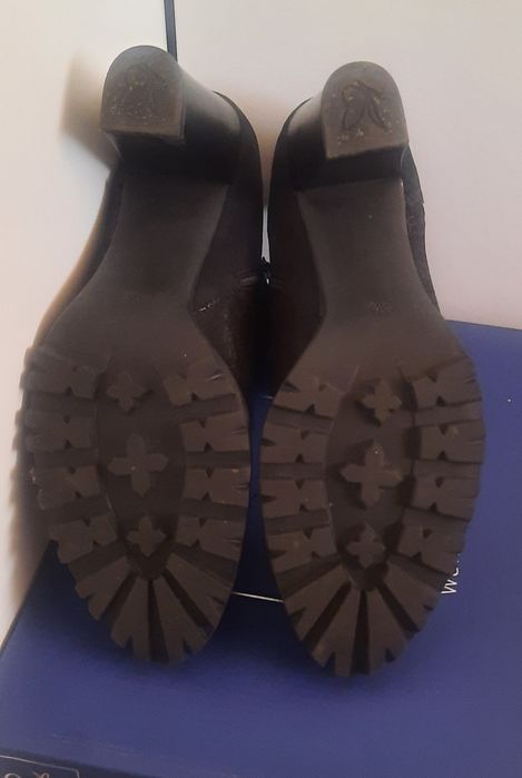 CAPRICE botki zamszowe r. 40