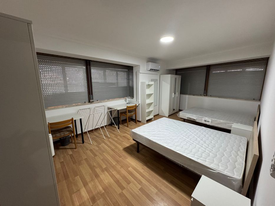 Alugo quarto Duplo Meninas 200 por pessoa / Com Ar condicionado