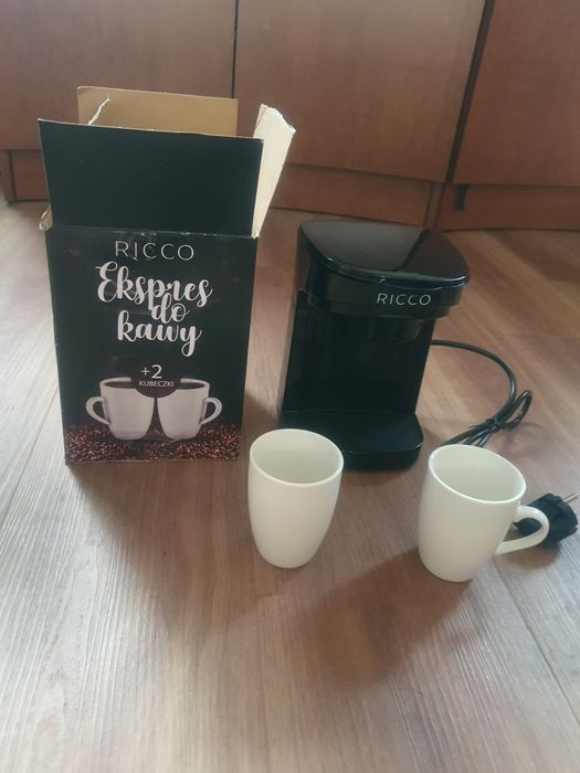 Ekspress do kawy Ricco nowy +2 kubki
