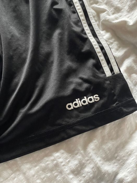 Чоловічі шорти adidas