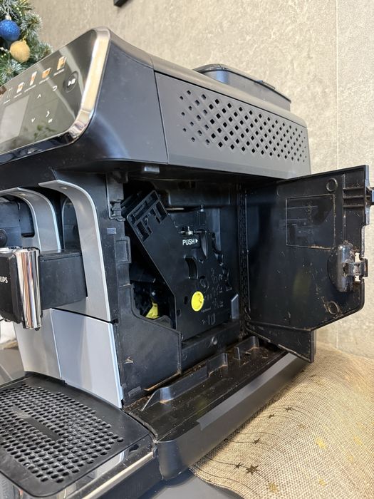 Кавомашина PHILIPS Series 5500 LatteGo EP5547/90