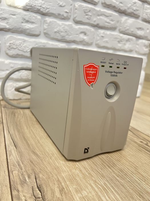 Стабілізатор напруги Defender AVR Real 1500VA.