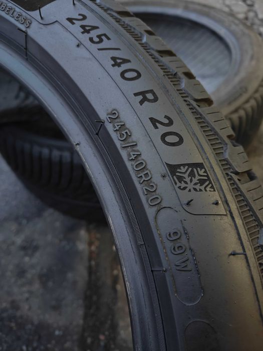 Передні шини 2шт R20 245 40 з Mercedes W222 зимові Michelin