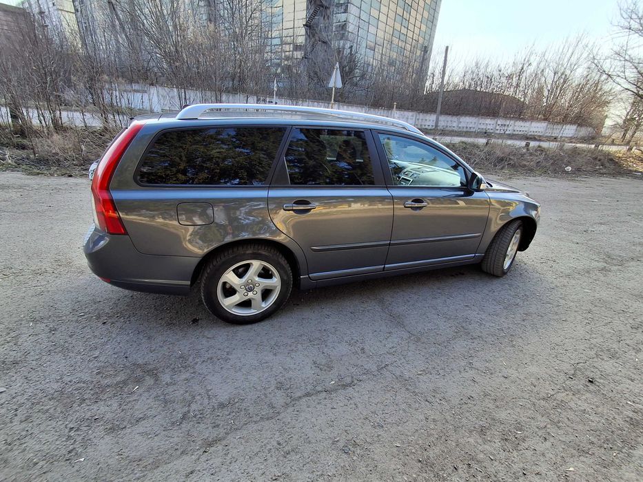 Продам volvo v50 2011року