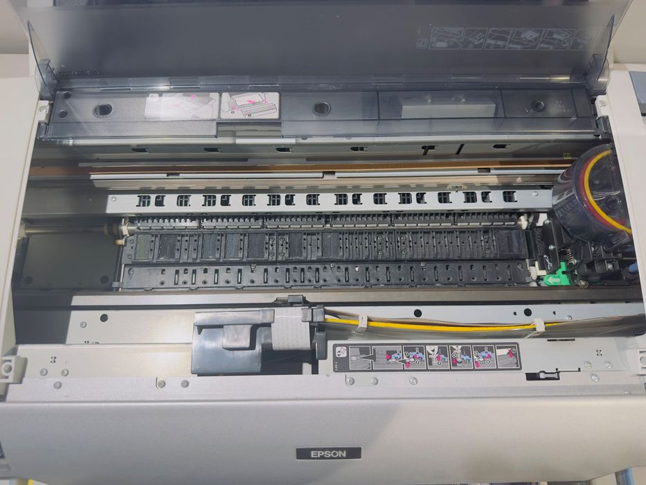 Epson Stylus Pro 4800 (17”/A2) + Roll Unit — para reparar