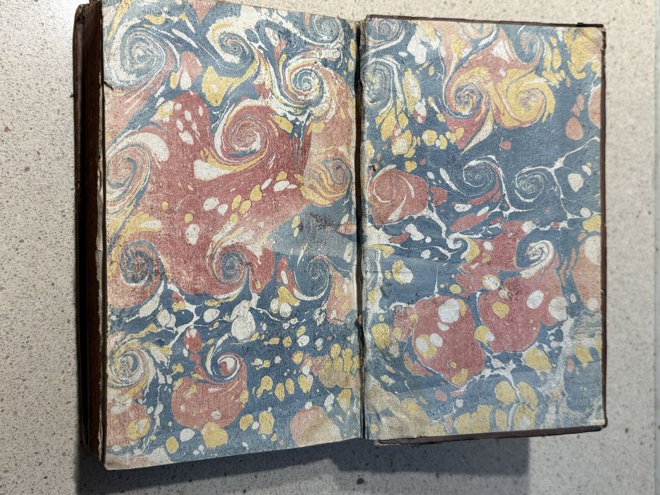 Antigo livro de 1733: Sermons du Pere Bourdaloué tomo seconde