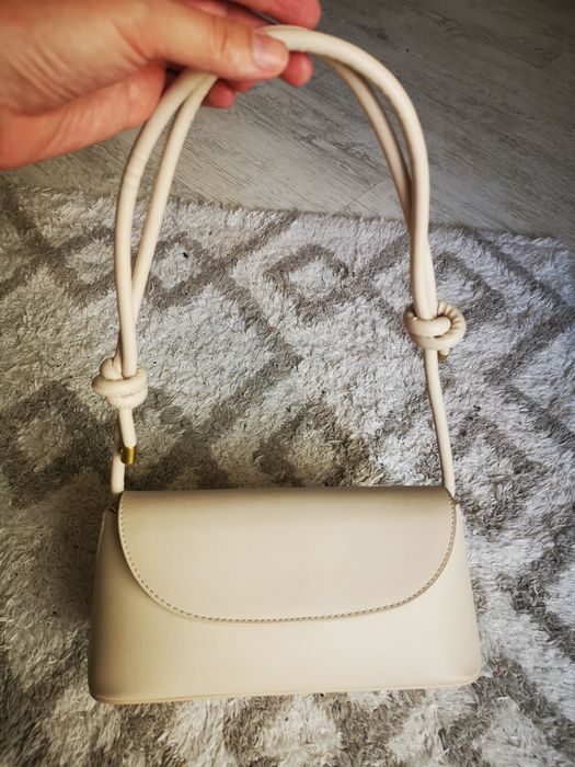 Біла стильна сумочка