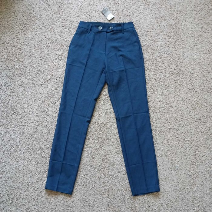 Eleganckie damskie spodnie 34-36 Esmara