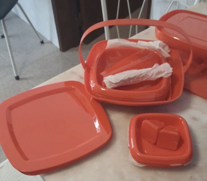 Conjunto de piquenique modular em plástico cor-de-laranja estilo mid-century (anos 70)