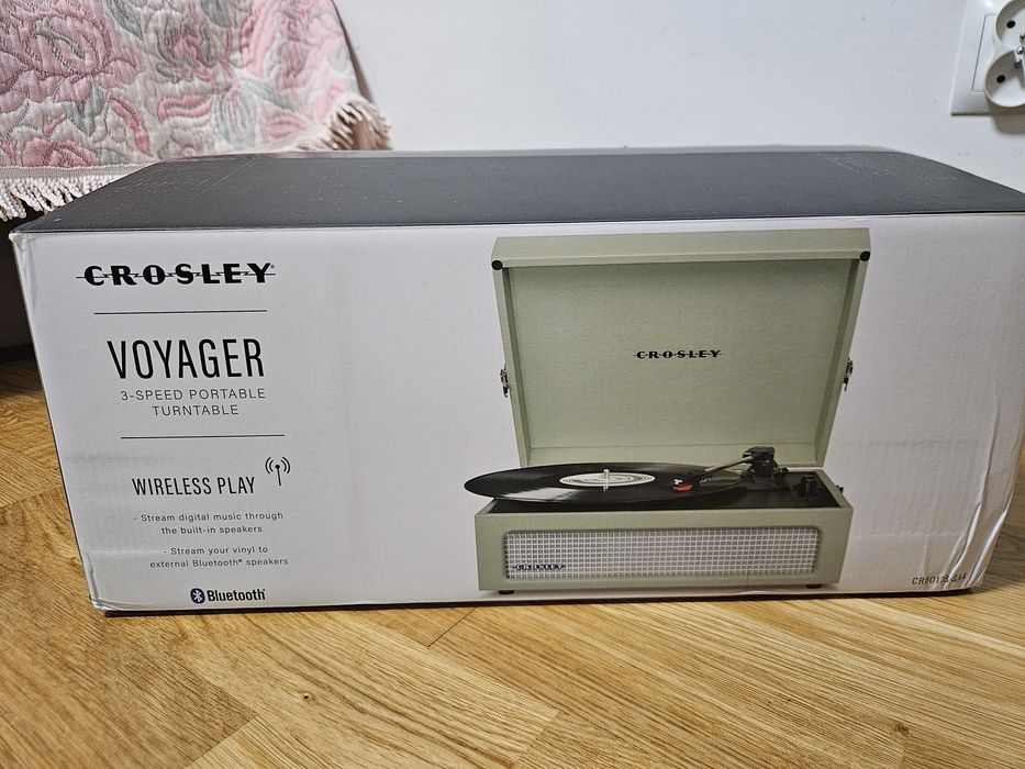 Gramofon marki Crosley Voyager