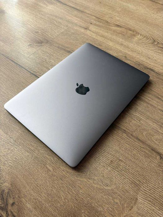 MacBook Pro 13.3", 16ГБ, 256 ГБ, Intel Core i7, Сріблястий