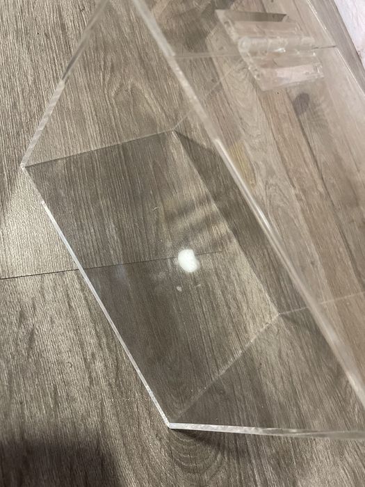 Dispensador em acrílico com dobradiça