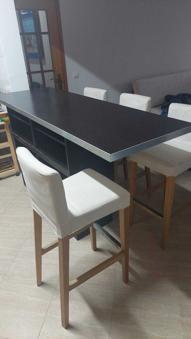 Conjunto Mesa + 4 cadeiras