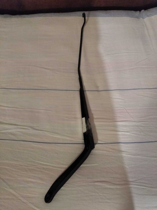 Рычаг ( щёткодержатель) стеклоочистителя на Форд