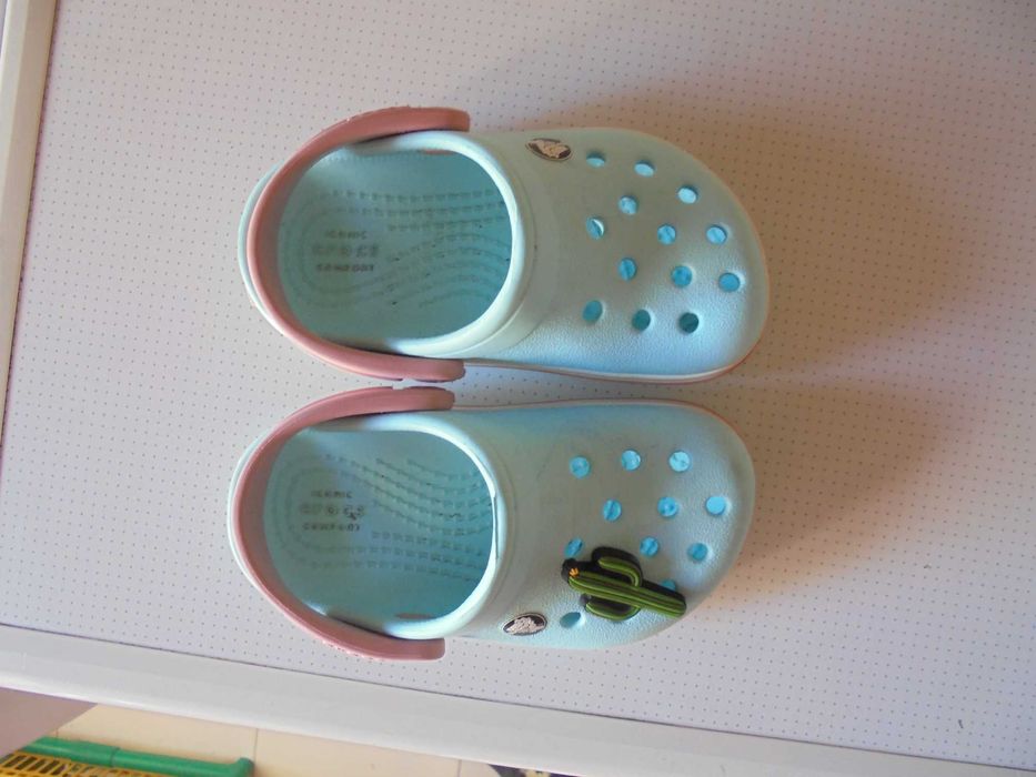 Crocs de menina lindas
