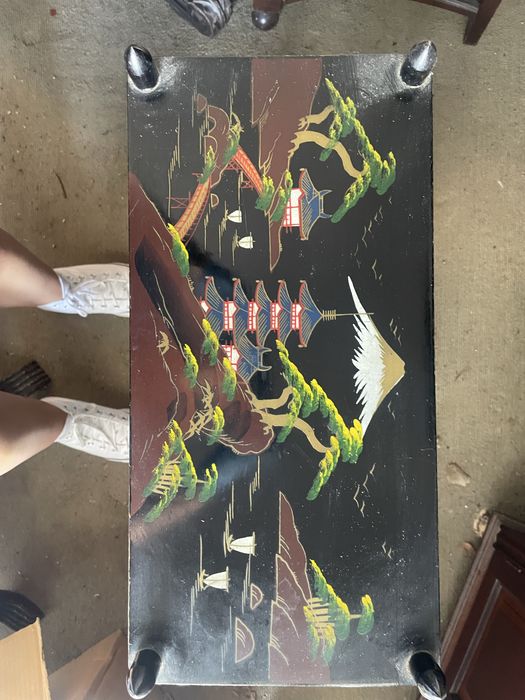 Móvel expositor oriental lacado e pintado à mão