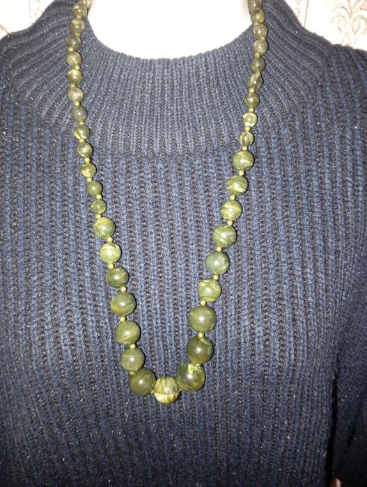 Масивні буси,прикраса