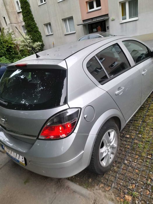 Sprzedam opel astra 2012 za 7900 zł auto bardzo czyste i zadbane