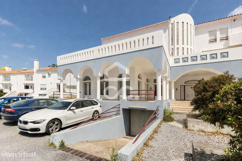 Espaço Comercial de 210,90 m² c/ Dois Pisos | Praça Vila Académica, Év