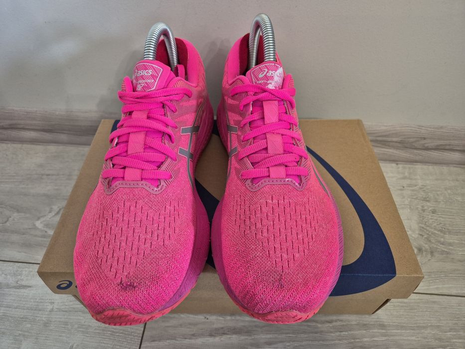 Buty damskie do biegania Asics GT-2000  rozmiar 40,5.