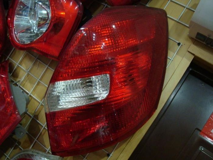 Задний фонарь фара капот Шкода Румстер Рапид Фабия Октавия Запчасти