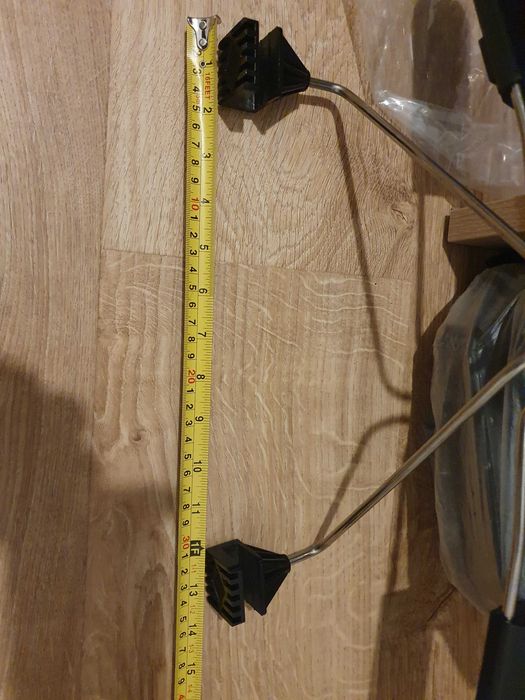 Wieszak samochodowy na koszulę / kurtkę / marynarkę