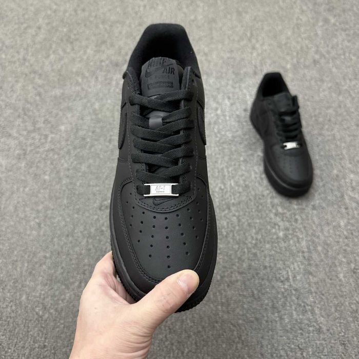 Nike Air Force 1 Low Supreme Czarny r.43