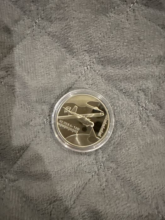 Монета лелека 100