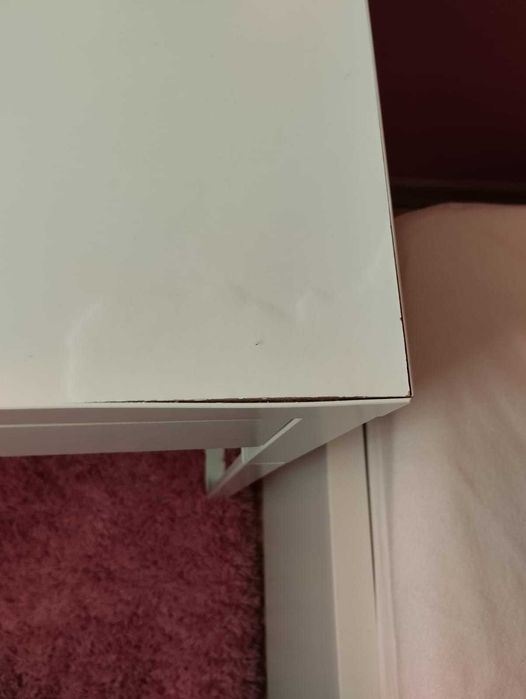 Secretária Branca Minimalista com Gaveta – Ideal para Pequenos Espaços