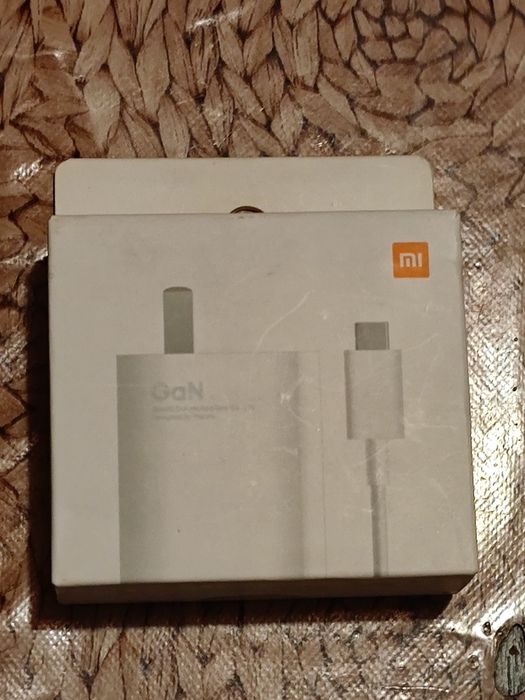 Xiaomi 55w зарядний пристрій зі швидким кабелем.