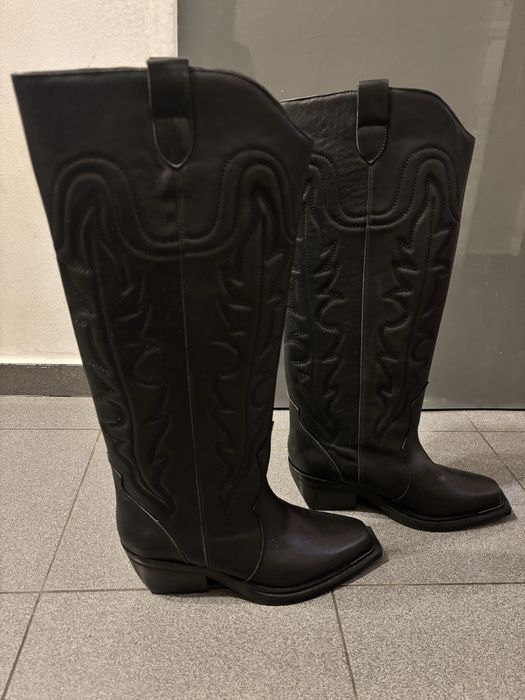 Alpa  en pena czarne kowbojki z finezyjnym haftem