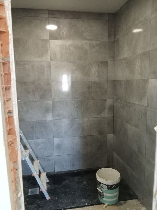 Pedreiro ladrilhador