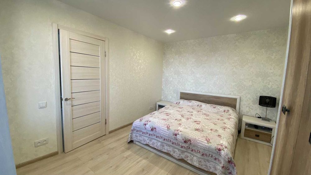 Продається 3-кімнатна квартира з  ремонтом, район залізничного вокзалу