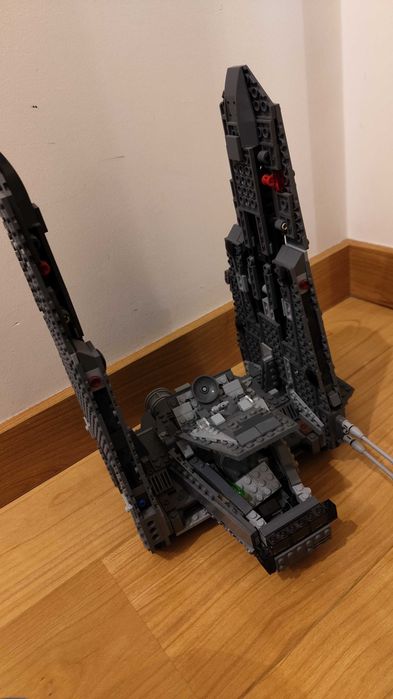 Lego Kylo Ren's Command Shuttle (Star Wars)