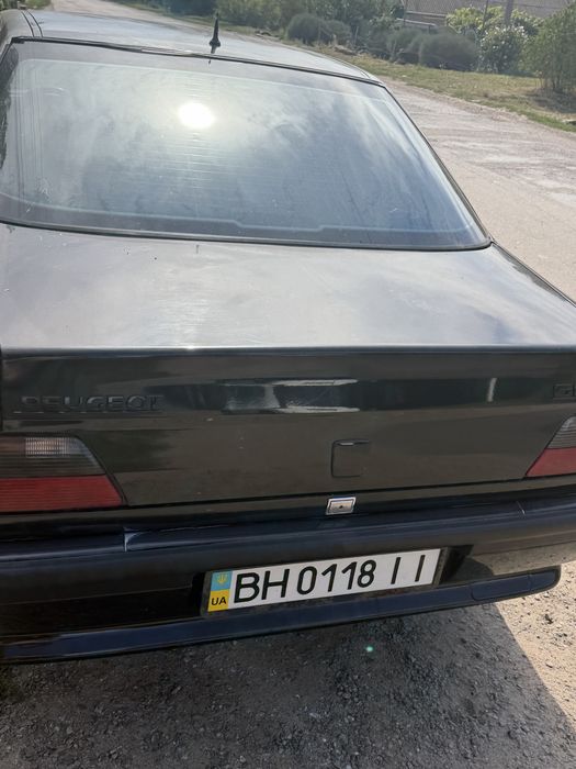 Peugeot 605  мотором 2.1. дизель