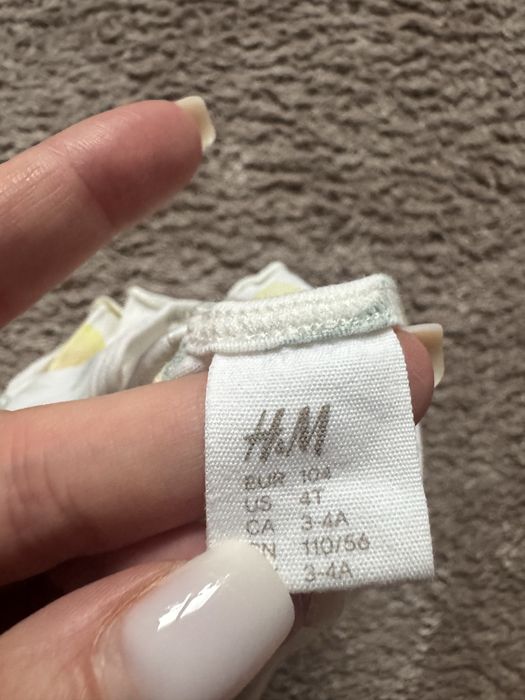 Sukienka w cytrynki H&M