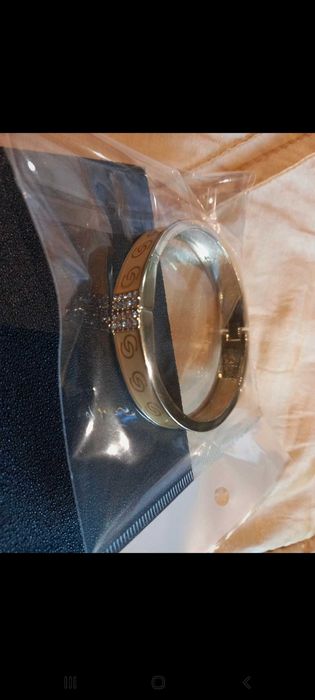 Pulseira dourada com íman - Oriflame