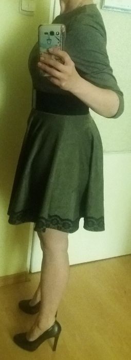 Szara sukienka z koronką