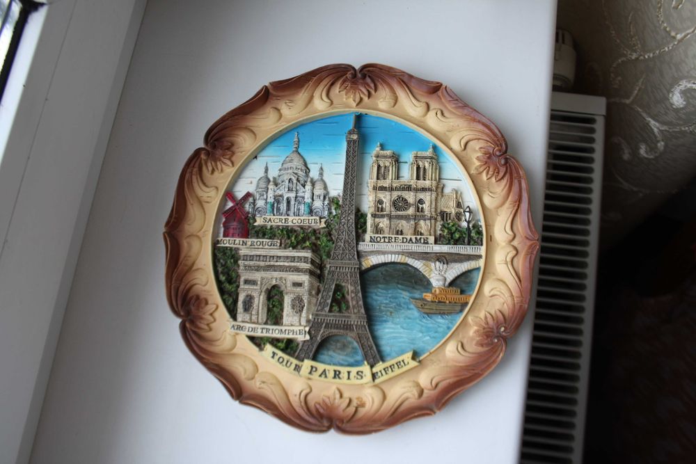 Декоративная настенная тарелка PARIS.