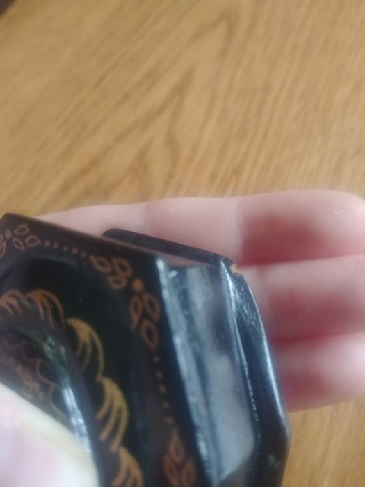 Drewniana rosyjska szkatułka malowana i lakierowana