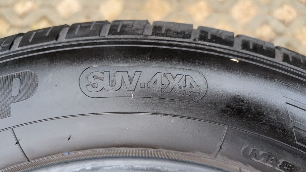 Opony Goodyear EfficientGrip SUV 215/60R17
