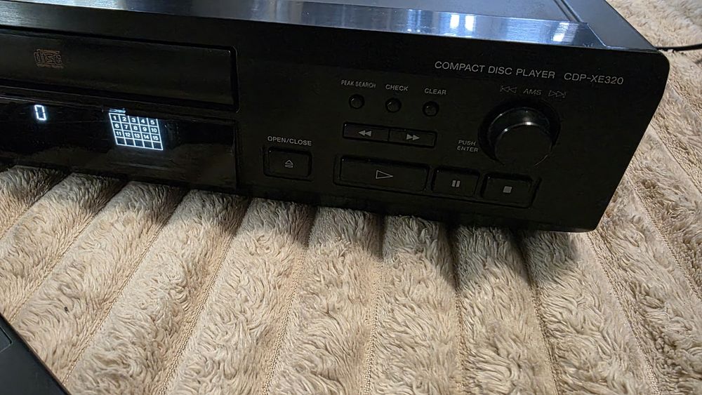 Sony CDP-XE320 Compact Disc Player + Pilot Sony RM-D420 100% Sprawny.  Ładny stan!
