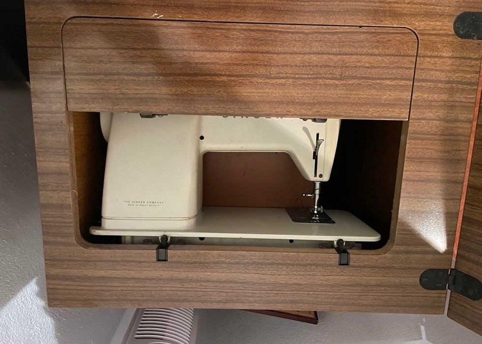 Máquina de costura antiga -  Singer