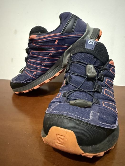 Кросівки жіночі SALOMON gore-tex  (розмір 38)