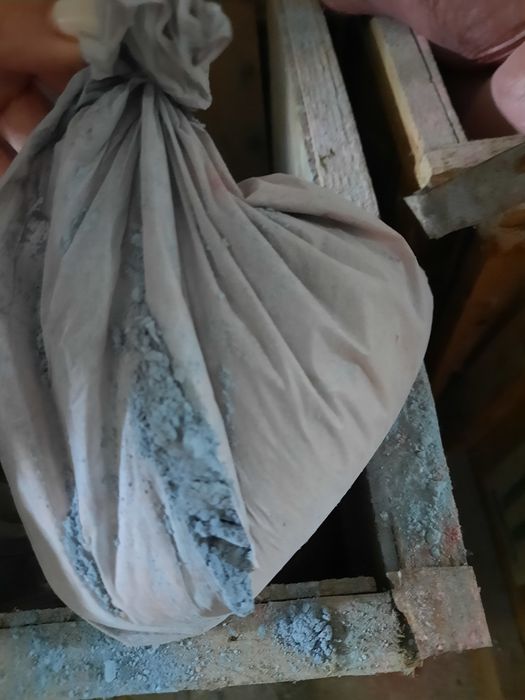 Охра, сурик залізний, акумуляторна кислота