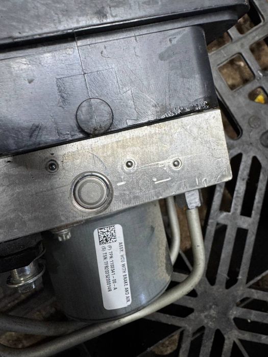 Блок ABS Tesla Model 3