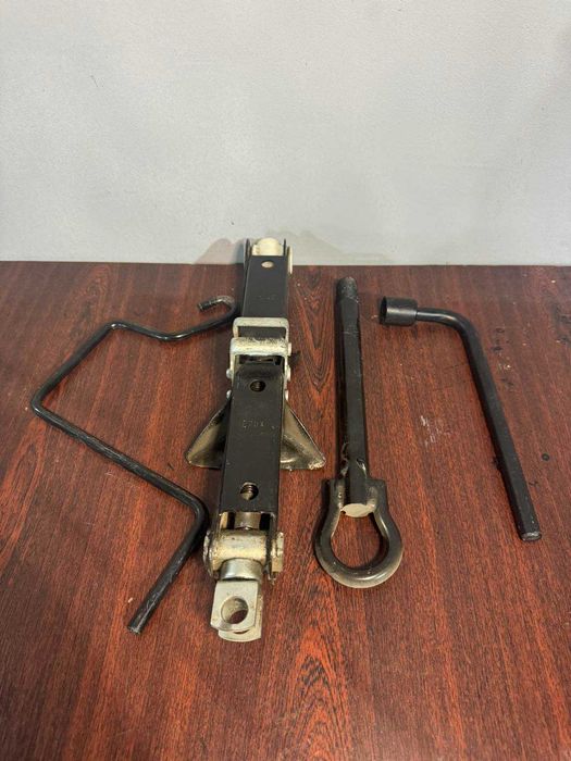 Домкрат Буксировочний Крюк Автокомпресор Ромбоподібний Оригінал Б/У