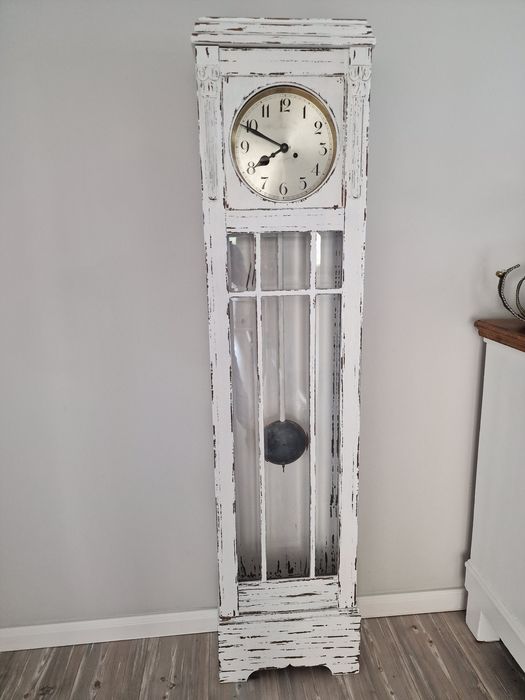 Stary zegar mechaniczny stojacy